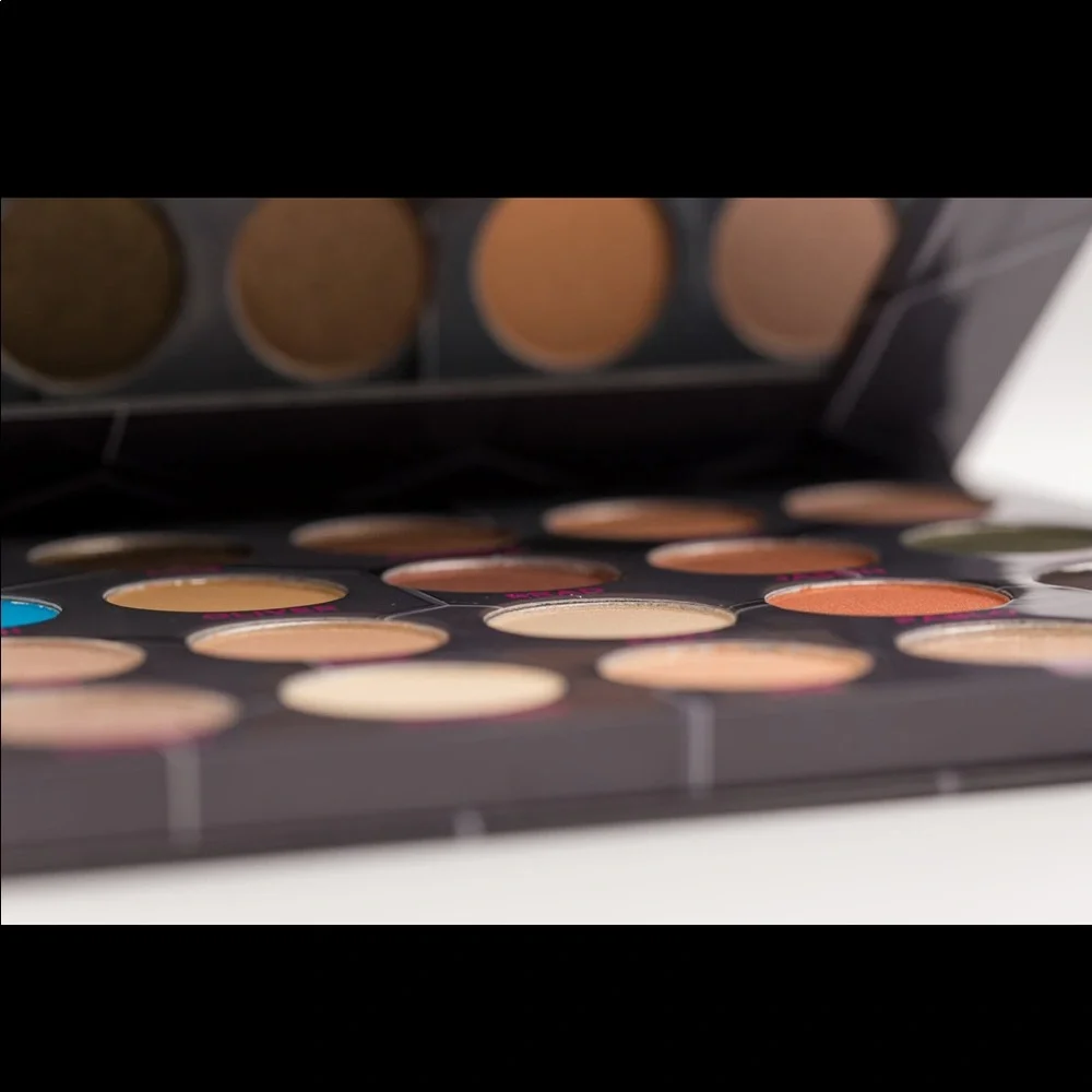 BEEBEAUTY LONDON Barbarella Eyeshadow Palette $50 NIB